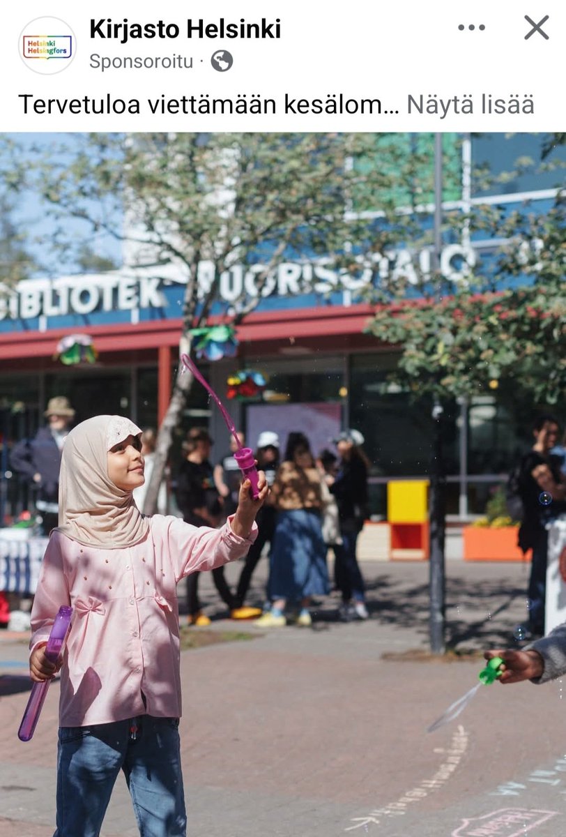 ALuukkainen's tweet image. Helsingin kirjasto kertoo pikkutyttöjen sopivan pukeutumiskoodin kesällä. Alkavan kesän kunniaksi mustaa jätesäkkiä ei juuri nyt vaadita. Toivottavasti myös sofiakaroliinojen vanhemmat ottavat opikseen!