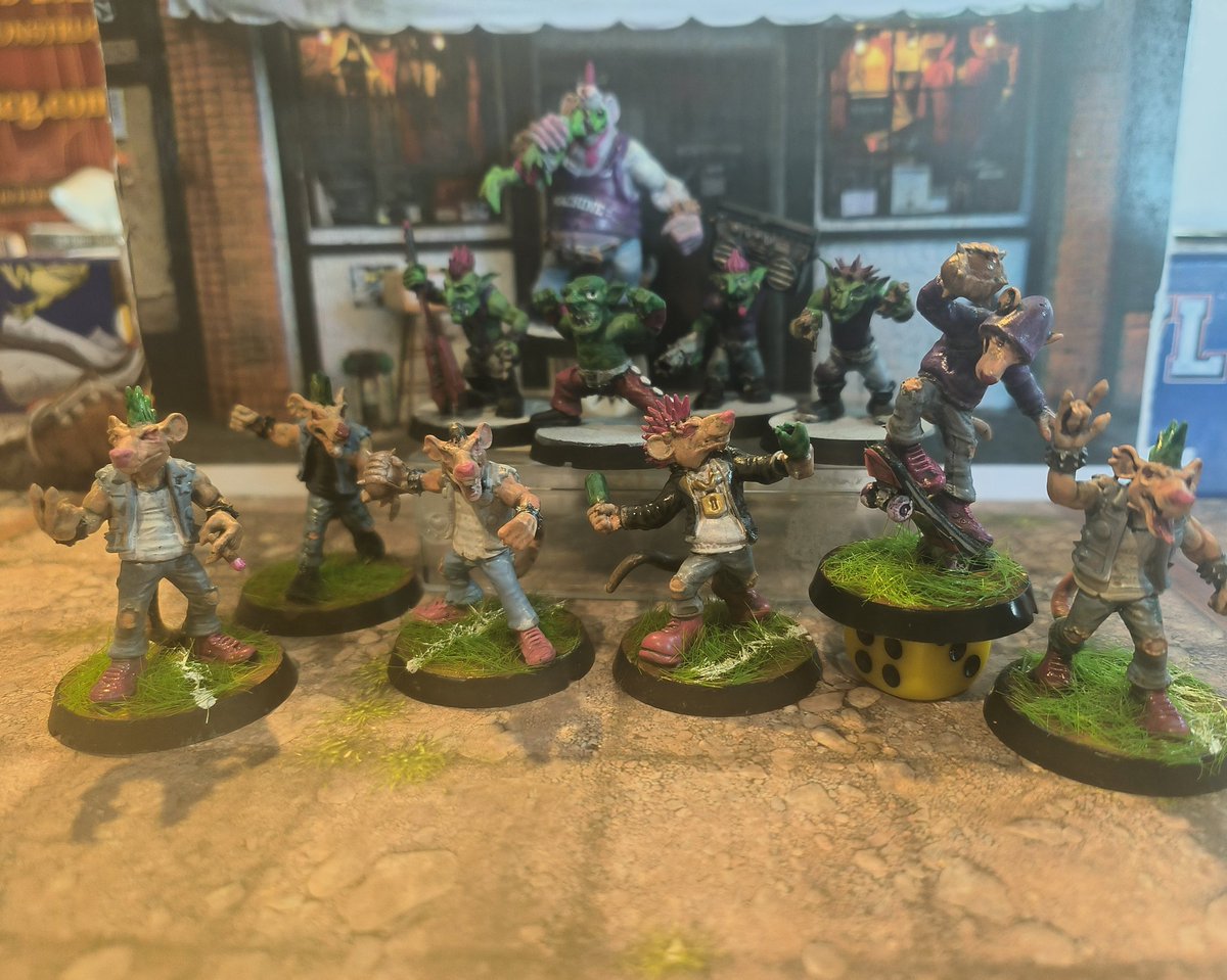 My first full Blood Bowl team painted in over 20 years. Underworld Team:
CBGB (Clanrat's Best Gobbo Band)