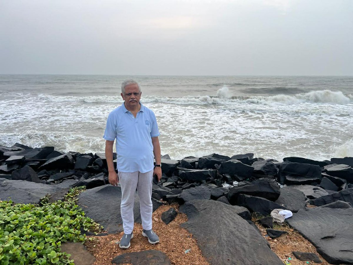 blsanthosh's tweet image. Anything that makes you HUMBLE in life is BLISS …. 

Mother 
Divinity
Sea 
Forest 
Mountain 

…. So on 

Today was one blissful day in front of Sea at Puducchery . An energising morning on the shores…… @BJP4Puducherry