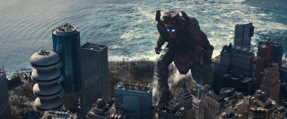 En ambos planos hay un actor con un traje práctico caminando sobre una maqueta en miniatura (aunque gran parte de la animación final de Galactus se realizó con CGI sobre el traje original).

Cazafantasmas II (1989)
Los Cuatro Fantásticos (2025)

Y un así, se ve mejor la de 1989.