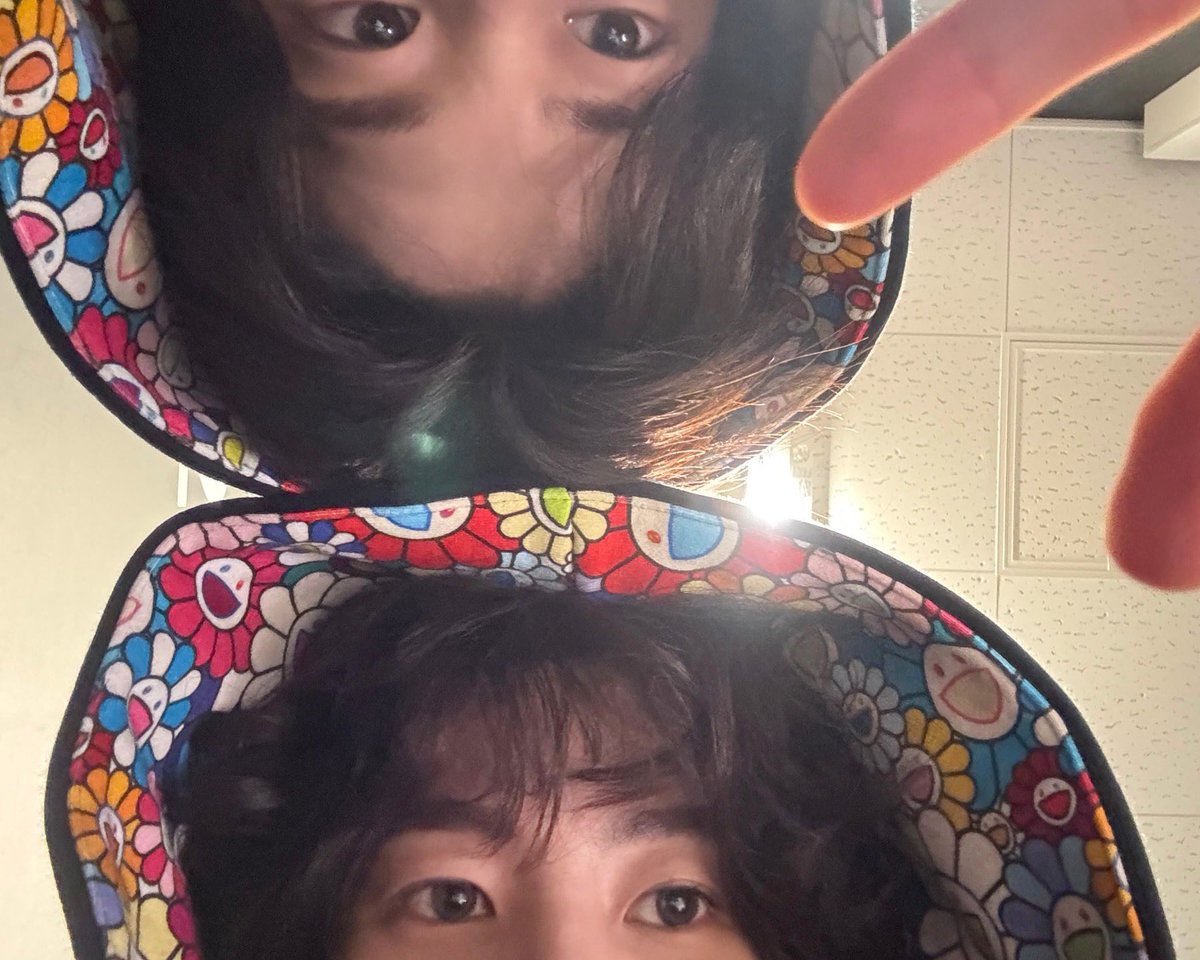 conandton's tweet image. Q1.  올 한 해 RIIZE 내 케미가 가장 좋았던 조합은 누구인가요? 

또토리를추천합니다  소희형두달만늦게태어낫으면저랑친구죠,응아니야&amp;lt;&amp;lt; 이 티격태격만무려3천번을목격했으며, 커플옷을입고셀카를찍기도하고, 룸메시절커플양치컵이잇을정도로사이가좋았고, 산타모니카도같이놀러가고,…