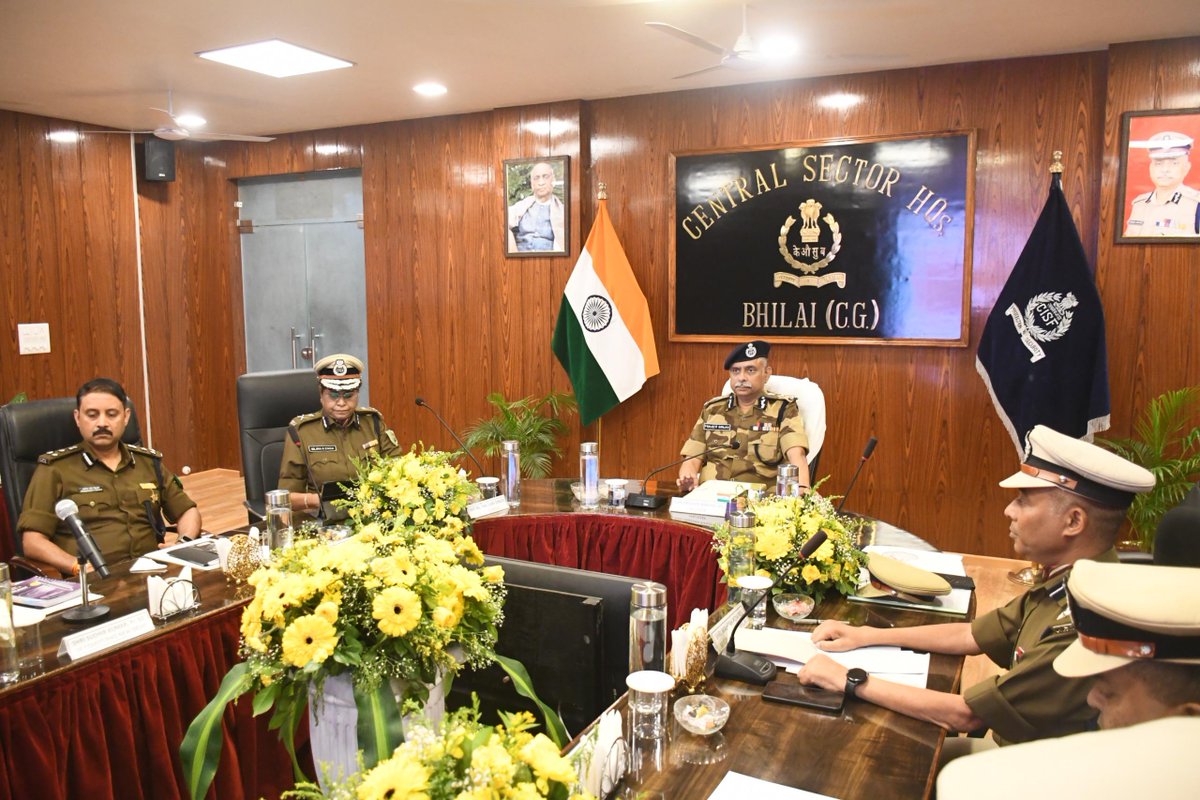 CISFHQrs's tweet image. DG CISF Visits RTC Bhilai

Shri Praveer Ranjan, DG/CISF, visited RTC Bhilai on 27.11.2025. During his visit, he reviewed training preparedness, paid homage at the Martyrs’ Memorial and inspected key training facilities.

Addressing the 1,815-strong gathering of staff and…