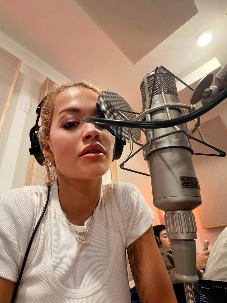 RitaOra's tweet photo. It’s got groove it’s got meaning these things they call birthdays. 🎂 https://t.co/A7pT0pRrA7