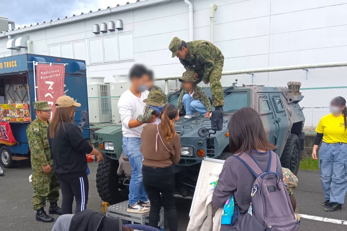 JGSDF_ITAZUMA's tweet photo. #第３４普通科連隊 が函南町の田方自動車学校で行われた #ＴＤＳフェスティバル において各種車両の展示・説明を行い、イベントの盛会に寄与するとともに、来場者の方々に自衛隊への理解と信頼感を深めていただきました。

#板妻駐屯地 
#34i https://t.co/kBBNCXthxa