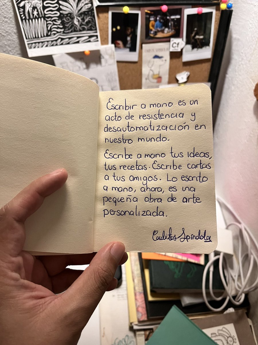 Carlitospindola's tweet image. Que miedo que estamos perdiendo la práctica de escribir a mano