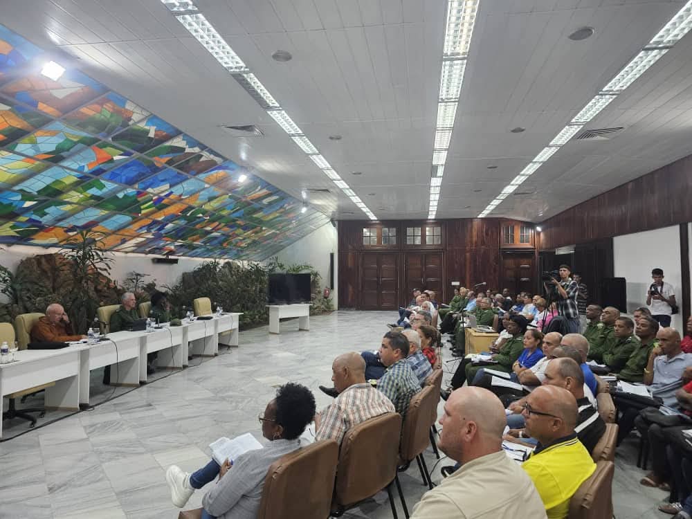 ManuelFalconH's tweet image. Recorre #SantiagodeCuba  Díaz-Canel y evalua la marcha de las acciones de  la recuperación en  viviendas ,servicios e infraestructuras afectadas por el Huracán Melissa .