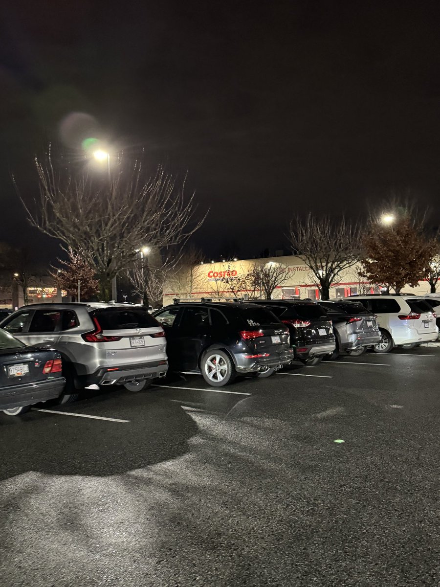 tokifyi's tweet image. my nightlife in japan vs canada