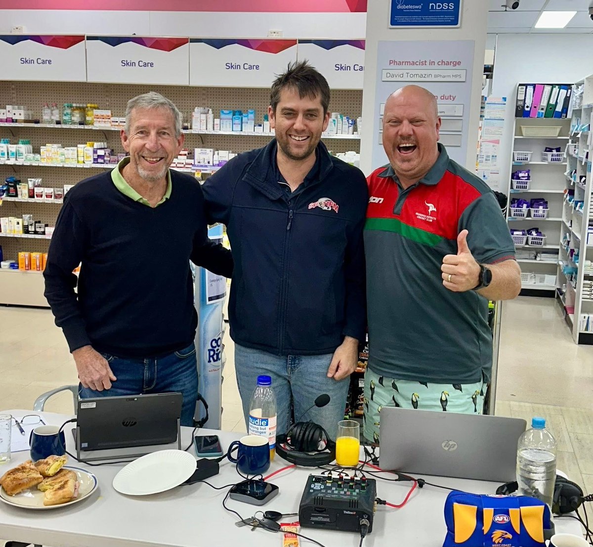 Lovely morning at Wizard Pharmacy Carramar. Thanks to Dave Tomazin and his staff. Thanks also to Dave Minear for coming down! 🦘