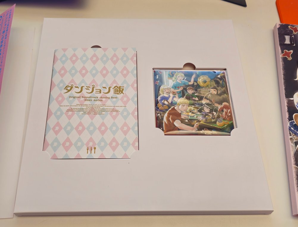 yuriunion's tweet image. My dungeon meshi record arrived today!! Included a coaster and 4 picture discs alongside the record 🥹 (1/2) #deliciousindungeon #dungeonmeshi #ダンジョン飯