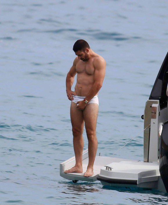 NaughtyKp's tweet image. Katy Perry in a yacht with her new boyfriend 😍