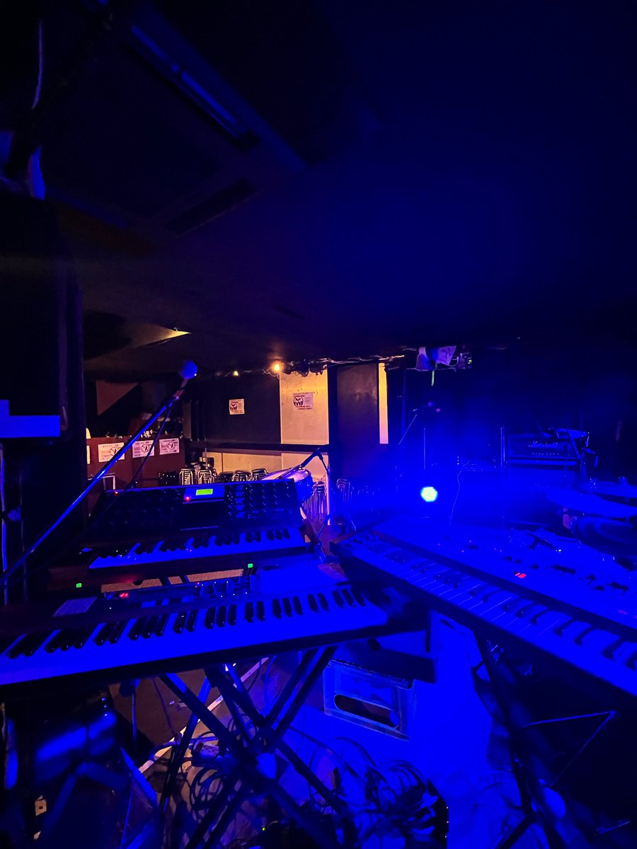 The Snorks Live Japan Tour 2025“National Treasure”3公演目 @ 大阪・長堀橋WAXX、無事終了！
お客さんの待ってました感が凄かった⭐️演奏もどんどん油が乗ってきております🪇いよいよ12月3日は秋田にてツアーファイナル👹
爆裂ライブして伝説を残します。

12/3 (水)秋田　LOUD AFFECTION
19:00 open