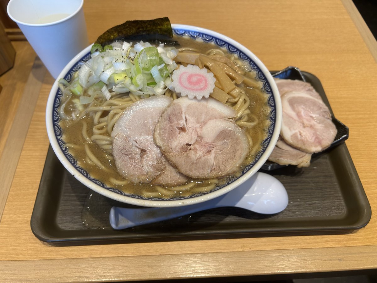 null_null33's tweet image. 埼玉の有名な次念序の中華そば！！
大盛り肉ましでカロリー確保