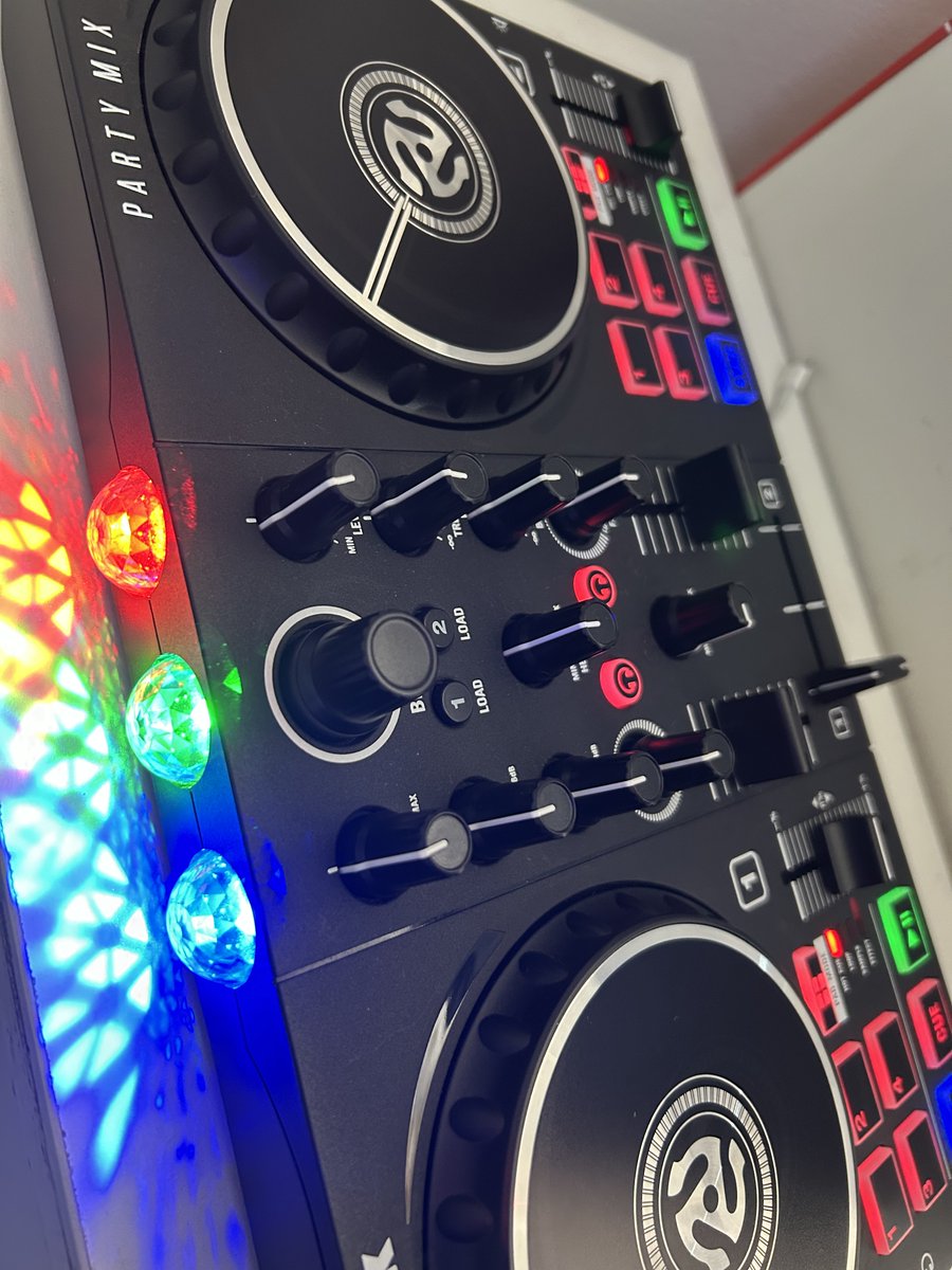 iosys_shinjukuW's tweet photo. 🪇🎶🪇DJコントローラー入庫しました😎☝️☝️☝️🪇🎶🪇✨🪩🪩🥳🎉
Dランク Numark Party Mix DJコントローラー ¥5,980
なななんとこちらiPhoneやiPadを使ってDJすることが出来ます‼️‼️‼️これからDJを始めたい方いかがでしょうか😎☝️⁉️✨✨
#イオシス
#DJコントローラー
#NumarkPartyMix https://t.co/SbBNKsfeO5