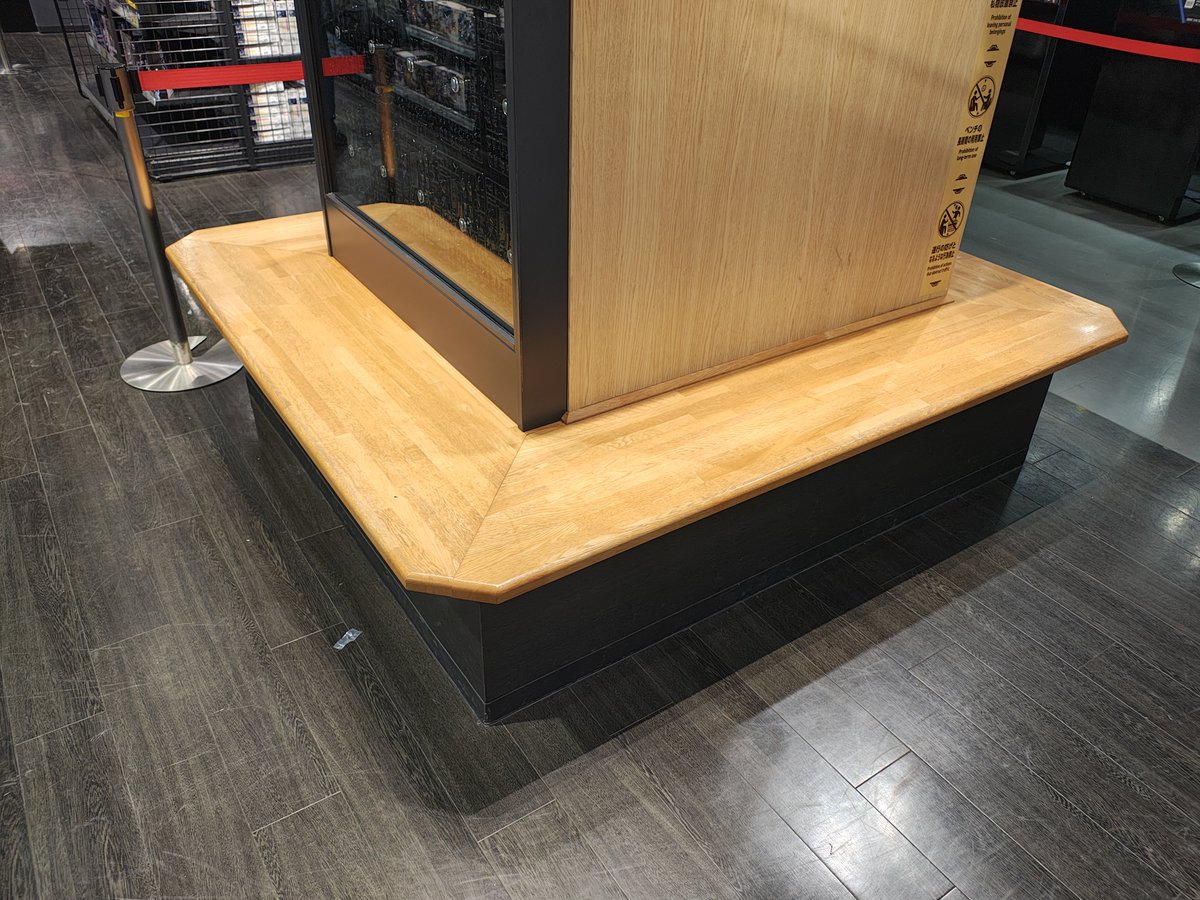 beyyang128's tweet image. 隣国の渡航自粛から暫く経ちますが、お台場ガンベでは
・金曜で全く抽選当たらなかったのに2週連続当選した
・並んでる人少なくなった
・店内も満杯じゃなくなり、柱周りベンチが団体に占拠されてない
・先週再販アイテムで残ってるのがある
と劇的な変化です大変だ。
現場のパニおじからは以上です