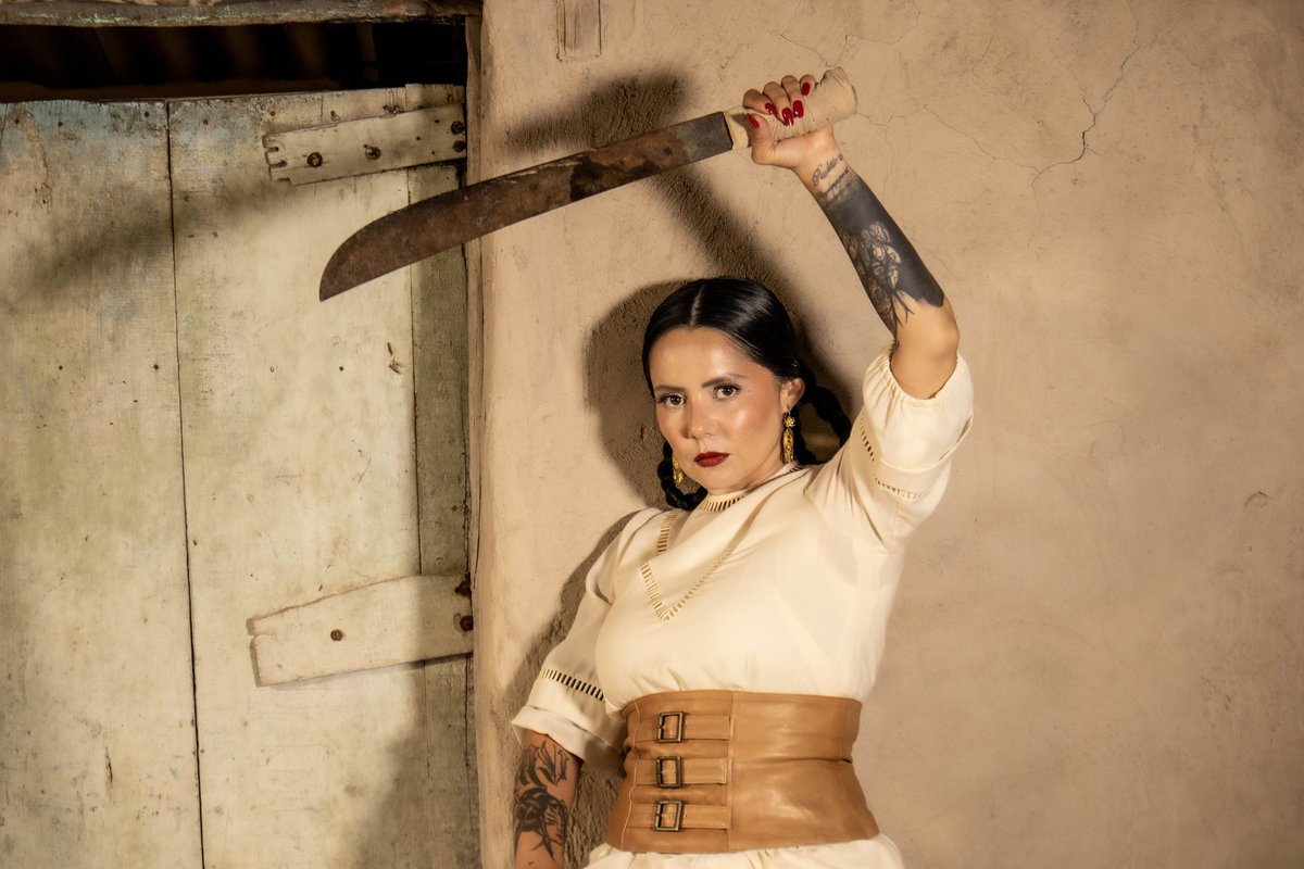 Hispana Mamba Negra regresa a La Paz con nuevo disco bajo el brazo
La ‘Mamba Negra’ del rap regresa a Baja California Sur. La cantante y compositora Patricia Polet González Osaria, aka Hispana, vuelve con un nuevo disco bajo el brazo titulado: «MEXA». elorganismo.com/24384-2/