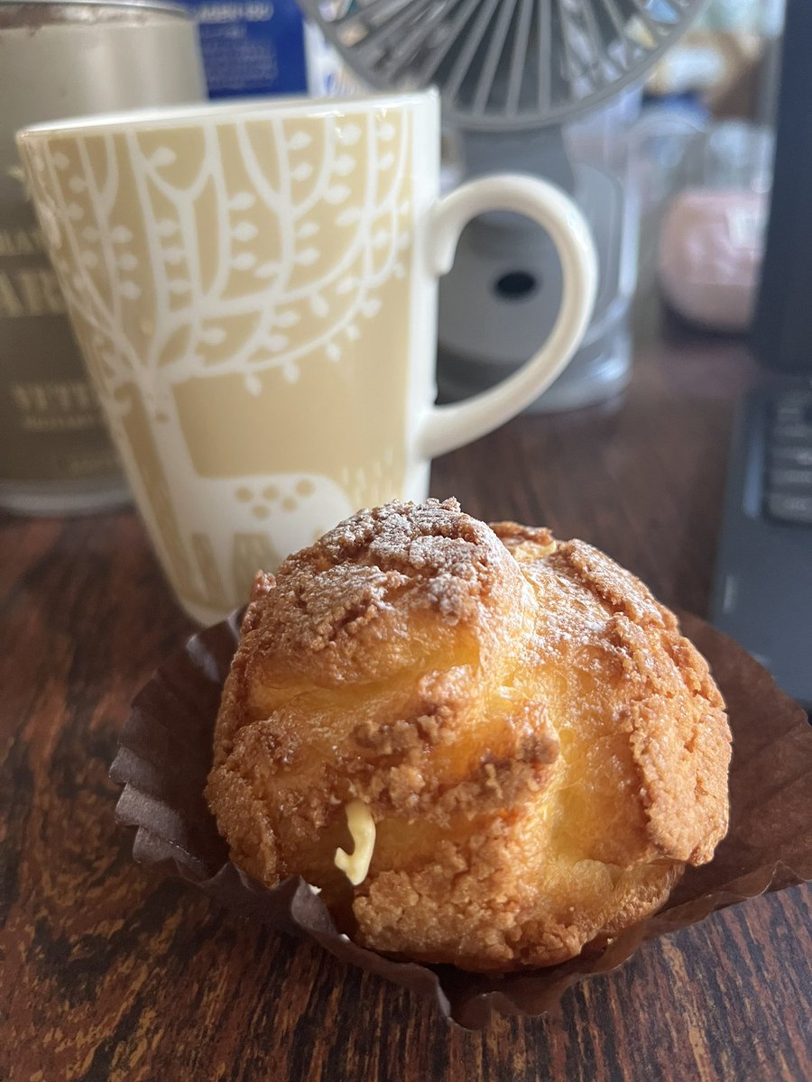 220second's tweet image. 我が家の近くに洋菓子店がある。
引っ越してくる少し前にオープンしたお店。
とても美味しい。両親も美味しいとお気に入り。
月に2〜3日しか開かないのも通いすぎなくていい。…