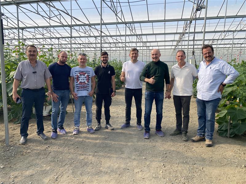 Ο crop specialist στο αγγούρι από τη θυγατρική μας στην Πολωνία μαζί με τρεις Πολωνούς παραγωγούς αγγουριού επισκέφθηκαν την Κρήτη με στόχο να γνωρίσουν από κοντά τις δραστηριότητες της Rijk Zwaan Hellas και να ανταλλάξουν τεχνογνωσία.

eu1.hubs.ly/H0q05M70