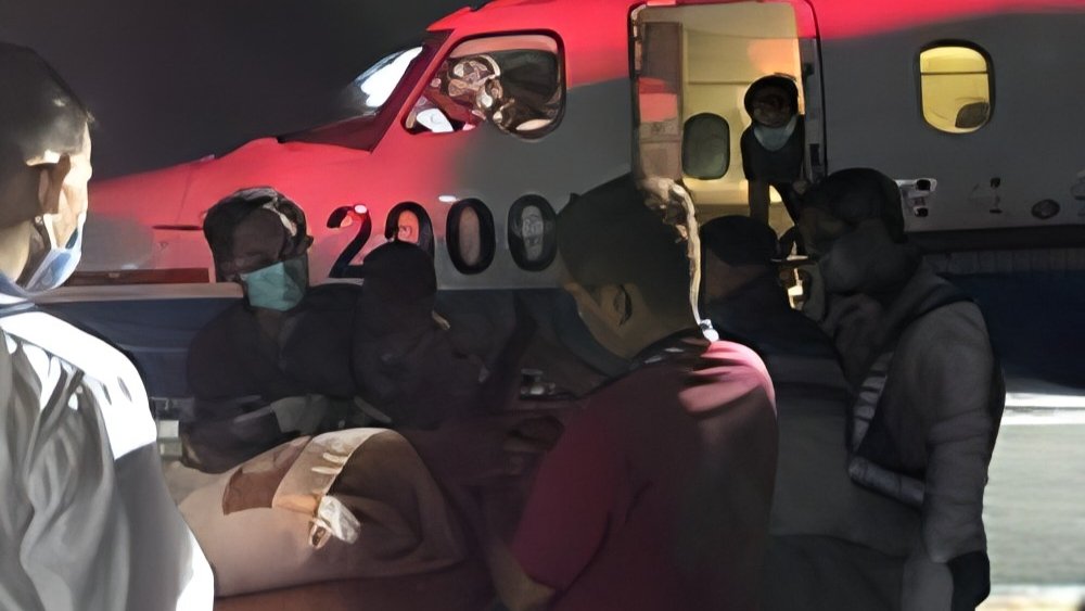 shounantk's tweet image. 台湾で日本人男性が脳幹出血で倒れた

｢日本への医療移送費が高額で家族が困ってる｣と現地で報道されると

ある台湾人経営者が｢返済不要｣と、匿名で約540万円の援助を申し出た

｢私は日本でスキーをした際に頸椎を損傷し、長野県の病院で手厚い看護を受けた事が心に残っていた。その恩返しです｣…