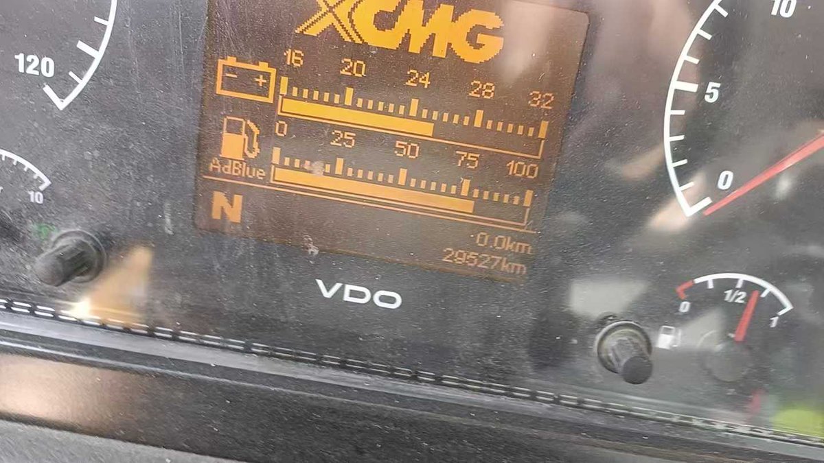 DindangMall's tweet image. 2019 year XCMG 40 ton Truck Crane for Sale: Type QY40KC, 44 meter mainboom, 16 meter jib，7.6 ton counterweight, no welding, no reinforcement, price $49000.
More info:en.dindang168.com/g/102208
#cranemachine #truckcrane #XCMG #40ton #2019