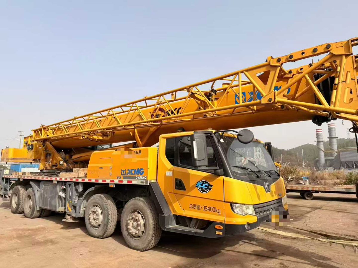 DindangMall's tweet image. 2019 year XCMG 40 ton Truck Crane for Sale: Type QY40KC, 44 meter mainboom, 16 meter jib，7.6 ton counterweight, no welding, no reinforcement, price $49000.
More info:en.dindang168.com/g/102208
#cranemachine #truckcrane #XCMG #40ton #2019
