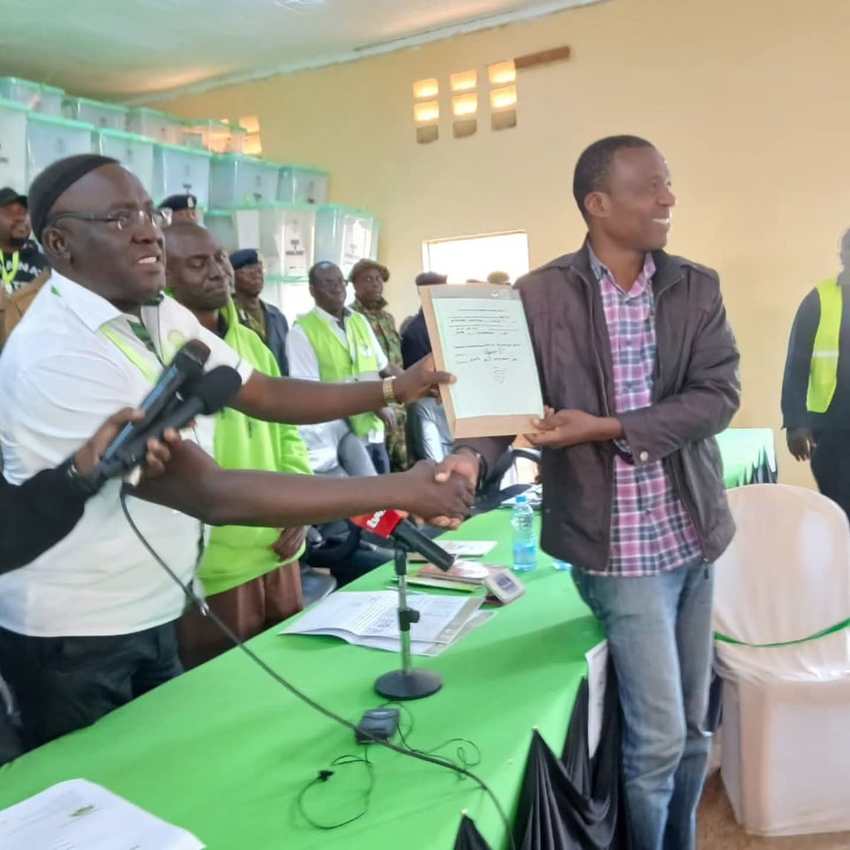 JosephatMeraba's tweet image. MALAVA BY-ELECTION

David Ndakwa of UDA declared MP-elect after garnering 21,564 votes; Seth Panyako of DAP-K comes second with 20,210 votes.

System ilifanya kazi