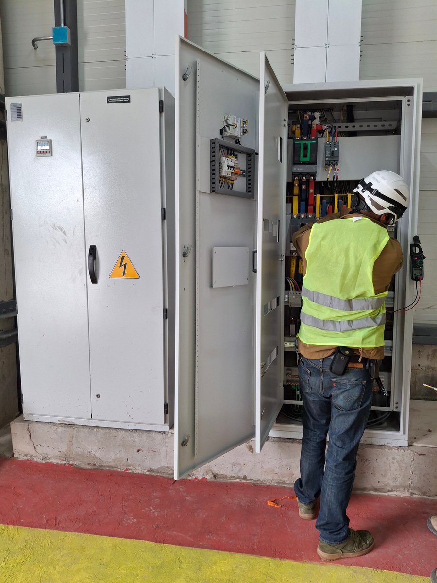 HIDRINCO's tweet image. Mecánica + Eléctrica + Hidráulica = Seguridad Total. 🛡️ En Hidrinco integramos tableros de control, tanques de reserva y cuartos de bombas contenerizados. Soluciones completas, cero improvisación. #Hidrinco #Engineering #FireProtection