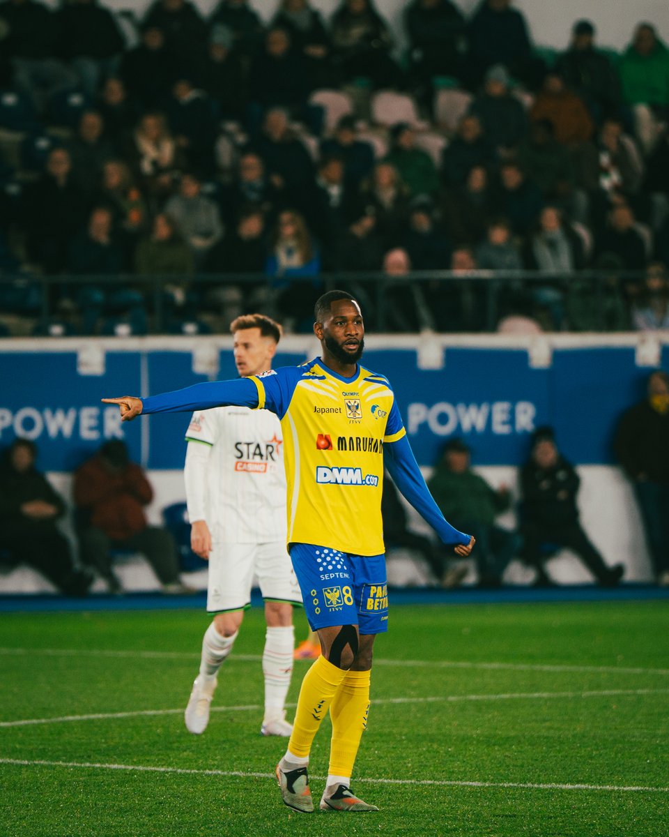 STVV_JP's tweet image. 🇯🇵日本人選手と共に
中盤のトライアングルを担う #シサコ 選手🇫🇷

#シントトロイデン #STVV