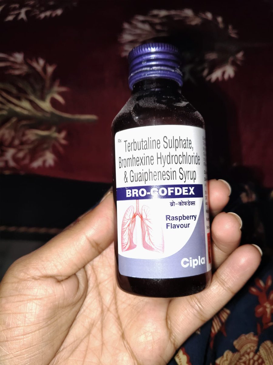 Khurpench_'s tweet image. दवा के दामों का खेल – आम आदमी के साथ खुला धोखा ??

नीचे दिख रही तस्वीर में ब्रो- कॉफडेक्स दवा है। मेडिकल स्टोर पर ये मुझे ₹90 में मिली, जबकि इसकी MRP ₹127 लिखी है।

कई मेडिकल स्टोर वाले इसको MRP के दाम पर ही देते है 50 पैसे भी कम नहीं करते है।

मतलब साफ है — जो कीमत असल में कम…