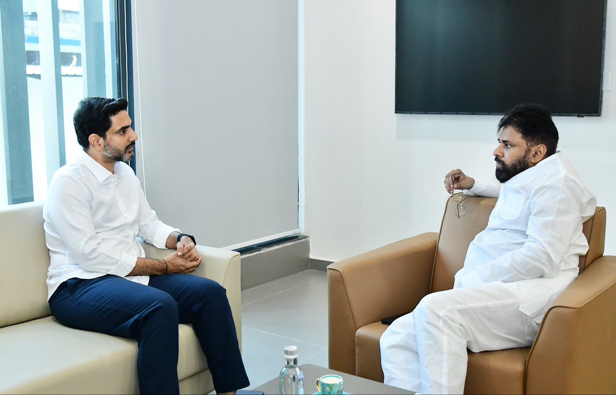 Telugu360's tweet image. అమరావతి:

డిప్యూటీ సీఎం పవన్ కళ్యాణ్, మంత్రి నారా లోకేష్