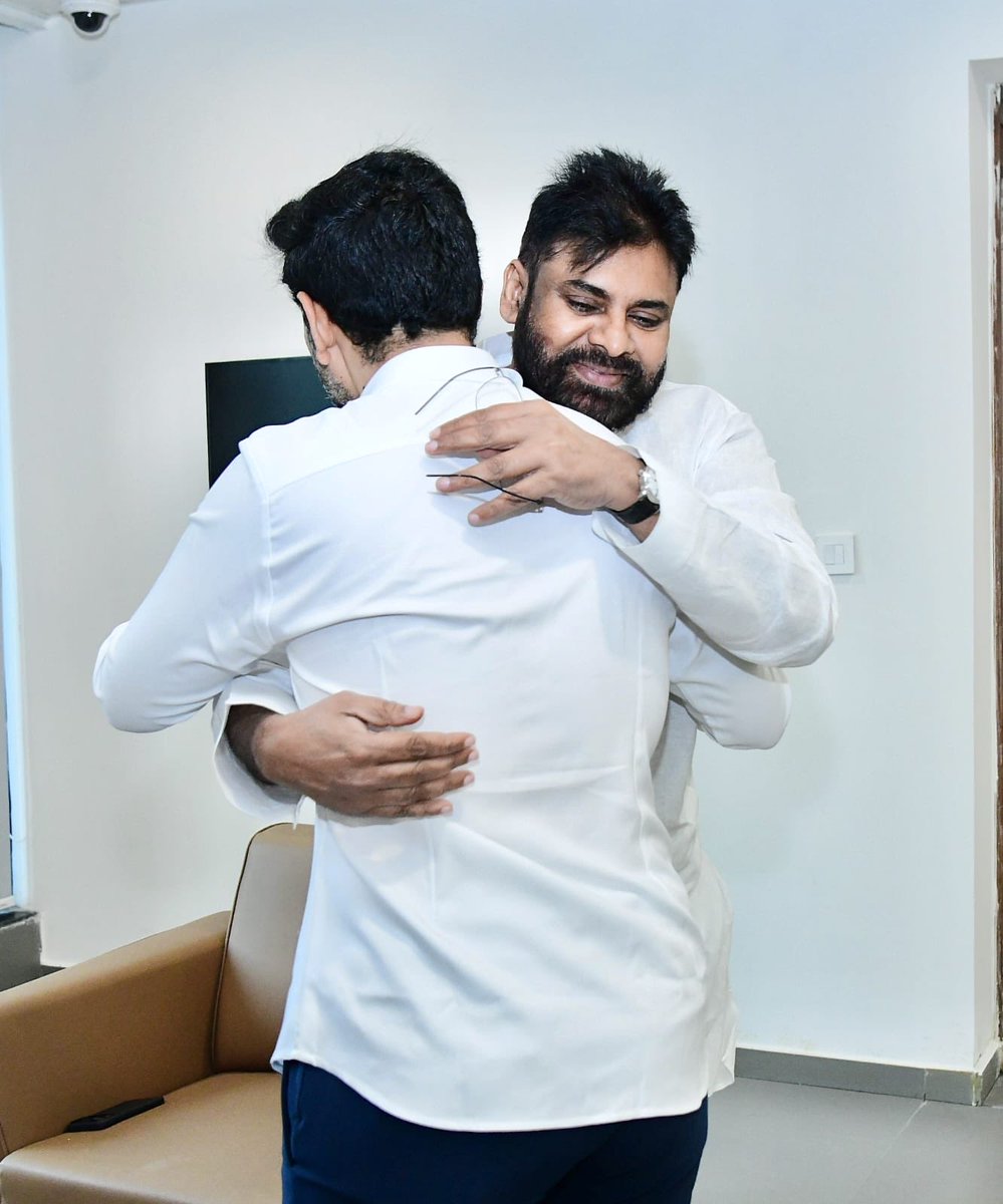 Telugu360's tweet image. అమరావతి:

డిప్యూటీ సీఎం పవన్ కళ్యాణ్, మంత్రి నారా లోకేష్