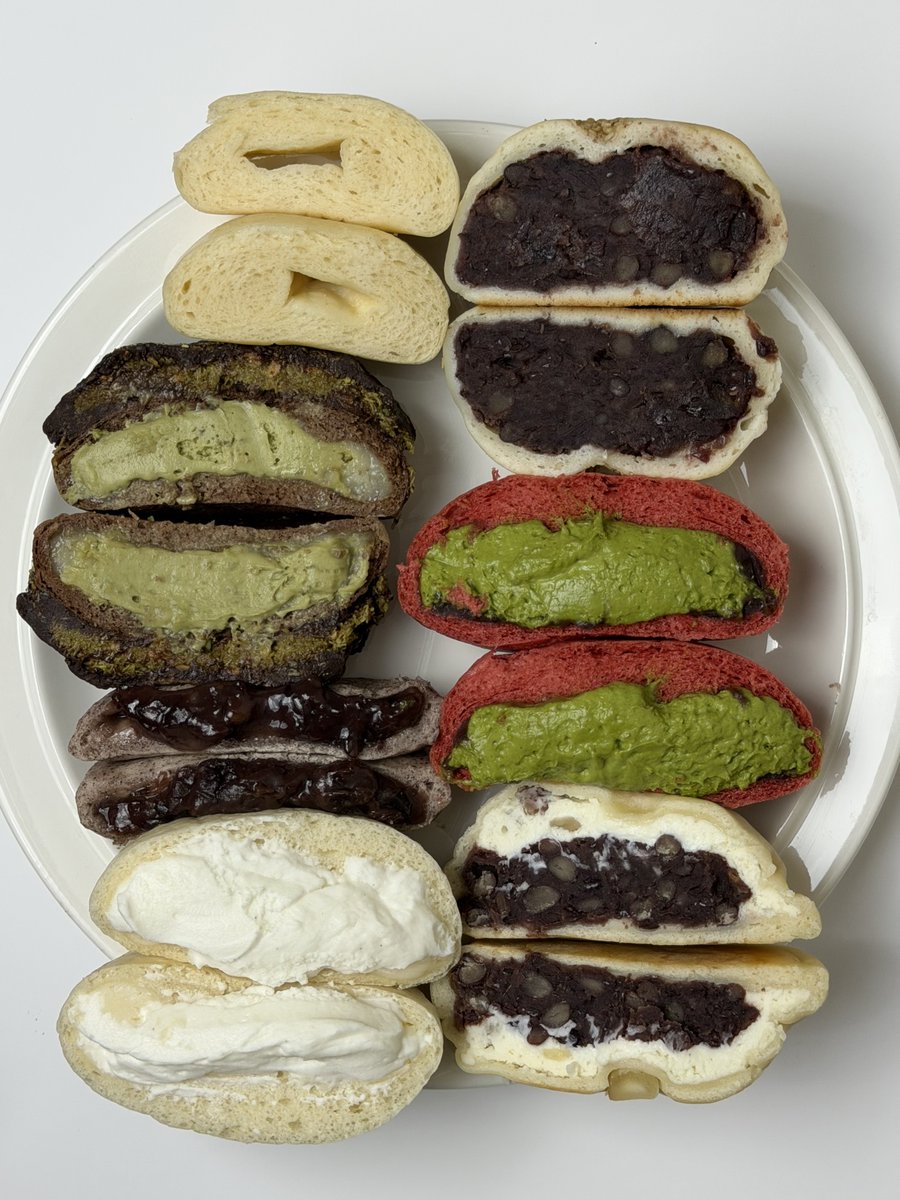 foodie_archive's tweet image. 29CM에서 디저트 팝업 못 간 사람들을 위한 디저트 래플 오픈했다는 소식
봄날엔, 귤메달, 슬지제빵소, 정남미명과 등 로컬 브랜드랑 협업해서 진행하는데
선착순으로 0원 응모해서 지역 명물 디저트를 택배로 받아볼 수 있다고!!!

content.29cm.co.kr/campaign/2025/…