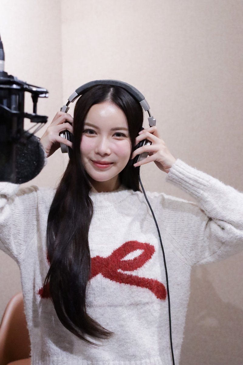 ProjectB512's tweet image. เตรียมตัวรับมือความสวยให้ทันนะคะพวกคนเจ้าชู้ เพราะพี่คนโสด เอ้ย! พี่คนสวยคนนั้นก็คือ ...

&quot;มุก วรนิษฐ์&quot; นั่นเองค่าา 🎉😭

อยากให้ทุกคนได้ฟังเสียงของคุณมุกในเพลงนี้เร็วๆแล้ว เพราะนี่ไม่ใช่แค่หูเคลือบทอง แต่คือหูเคลือบโฮโลแกรมประกายรุ้งเลยค่ะ ✨️
 
ขอขอบคุณคุณมุก วรนิษฐ์…