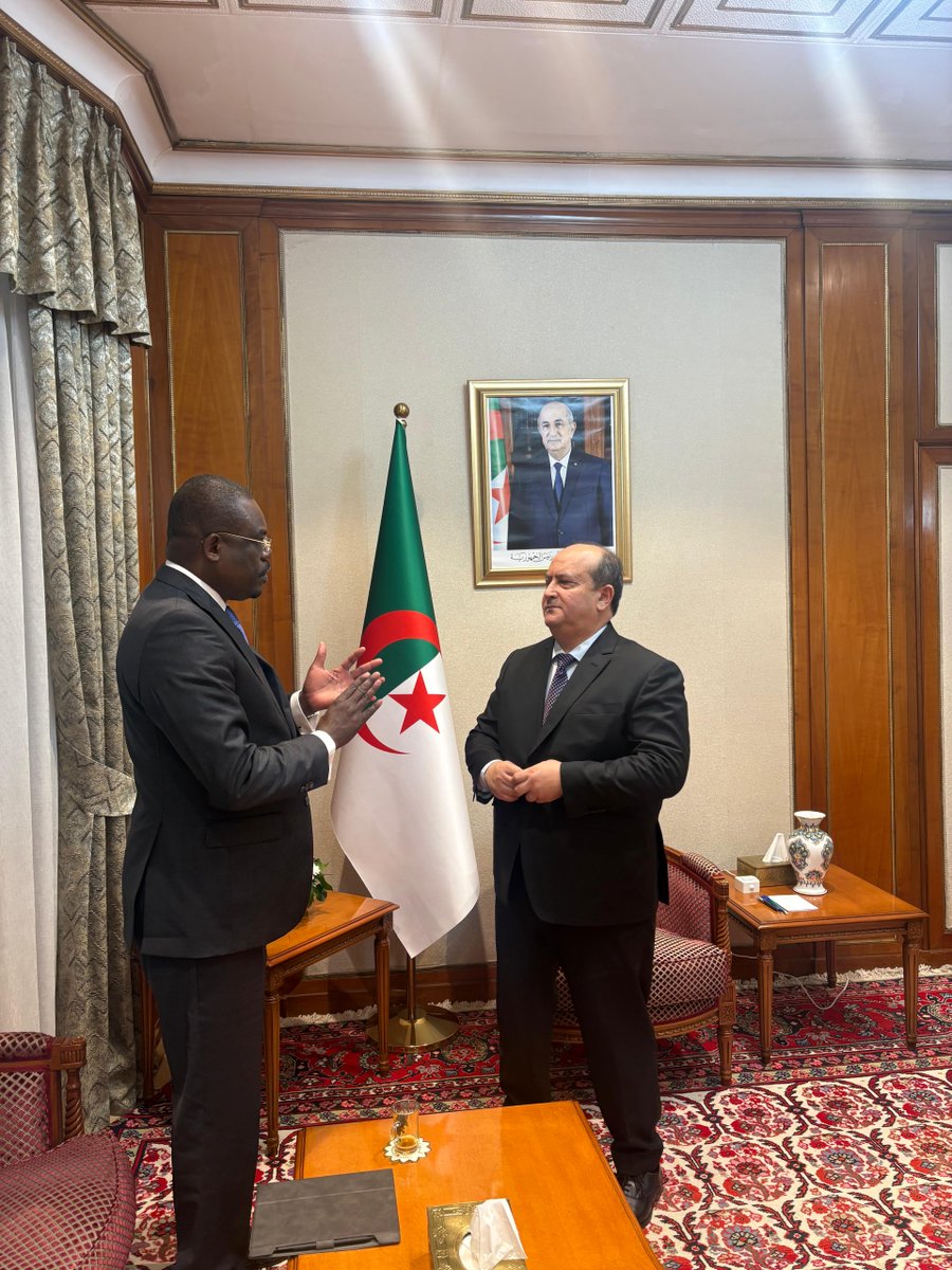 Dr_JeanKaseya's tweet image. Honoured to meet H.E. Sifi Ghrieb, Prime Minister of #Algeria, on the margins of the African Ministerial Conference on Local Production of Medicines and Health Technologies in Algiers.

Algeria’s commitment to expanding local pharmaceutical production and strengthening access to…