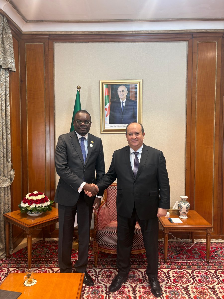 Dr_JeanKaseya's tweet image. Honoured to meet H.E. Sifi Ghrieb, Prime Minister of #Algeria, on the margins of the African Ministerial Conference on Local Production of Medicines and Health Technologies in Algiers.

Algeria’s commitment to expanding local pharmaceutical production and strengthening access to…