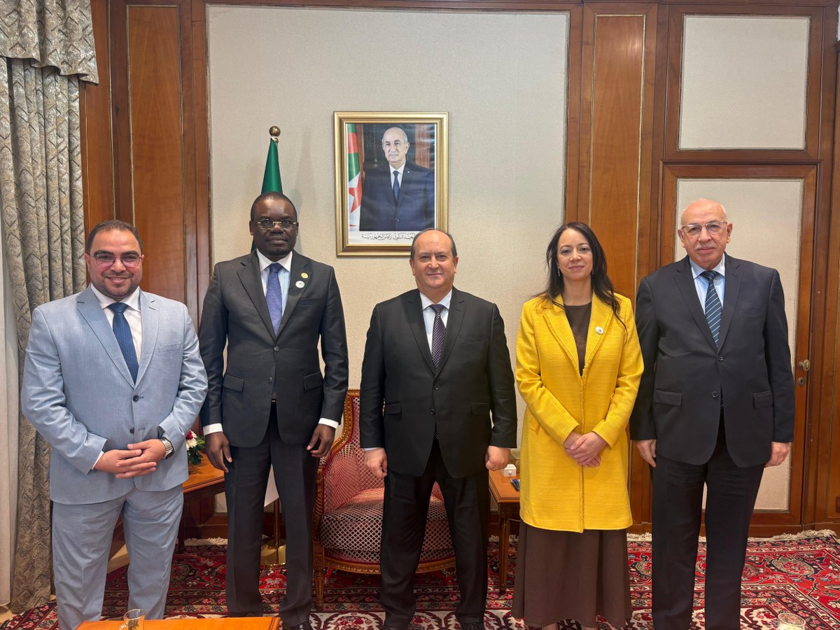 Dr_JeanKaseya's tweet image. Honoured to meet H.E. Sifi Ghrieb, Prime Minister of #Algeria, on the margins of the African Ministerial Conference on Local Production of Medicines and Health Technologies in Algiers.

Algeria’s commitment to expanding local pharmaceutical production and strengthening access to…