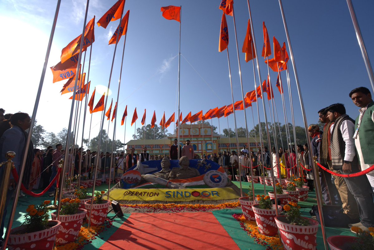 ABVPVoice's tweet photo. The #71stABVPConf officially began with the ceremonial flag hoisting by National President Dr. @DrRajSharan and National General Secretary Dr. @DrVirendraSS at Bhagwan Birsa Munda Nagar, Dehradun.

#ABVP https://t.co/T79JZAHLpR