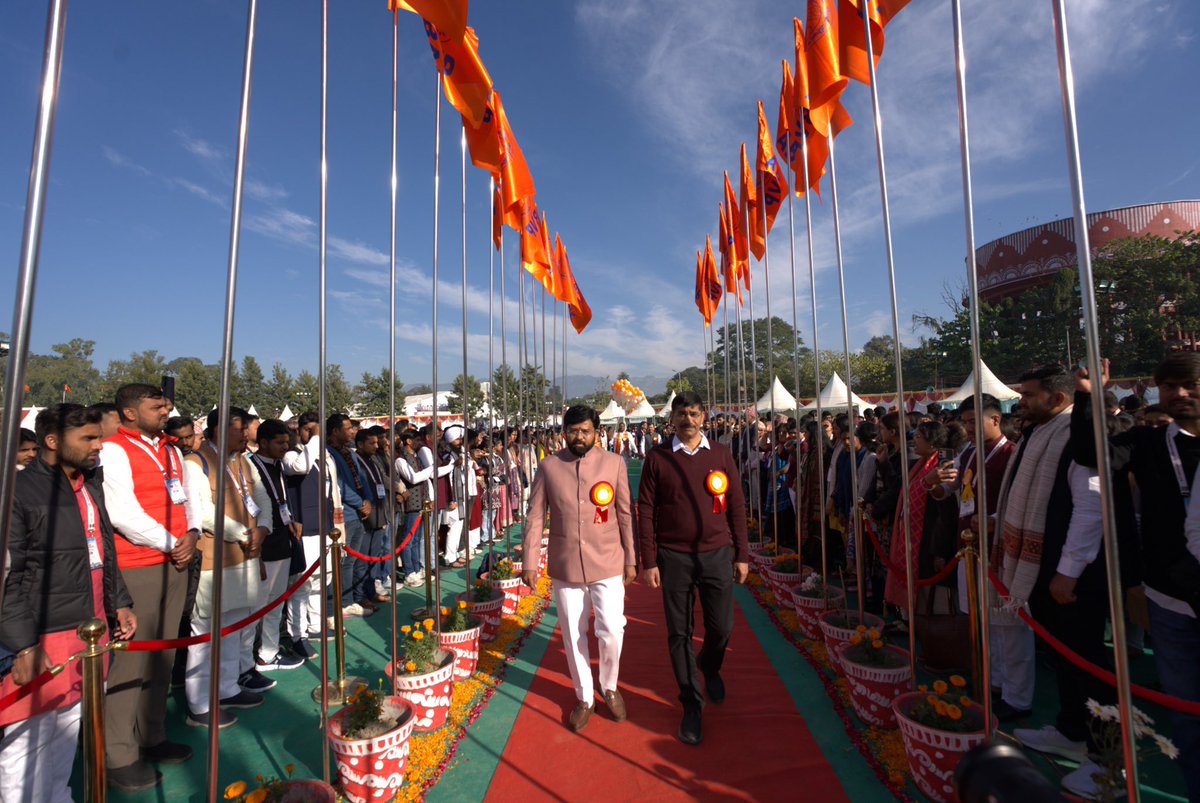ABVPVoice's tweet photo. The #71stABVPConf officially began with the ceremonial flag hoisting by National President Dr. @DrRajSharan and National General Secretary Dr. @DrVirendraSS at Bhagwan Birsa Munda Nagar, Dehradun.

#ABVP https://t.co/T79JZAHLpR