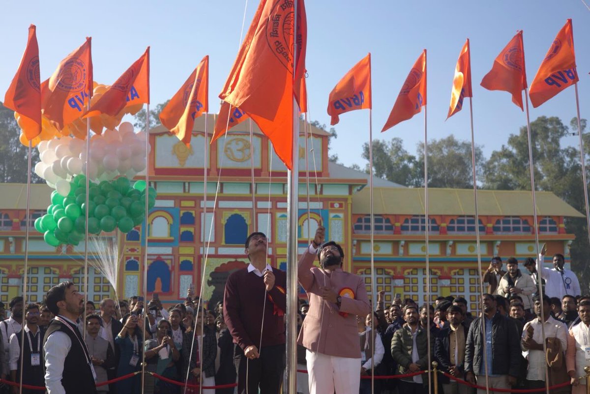 ABVPVoice's tweet photo. The #71stABVPConf officially began with the ceremonial flag hoisting by National President Dr. @DrRajSharan and National General Secretary Dr. @DrVirendraSS at Bhagwan Birsa Munda Nagar, Dehradun.

#ABVP https://t.co/T79JZAHLpR