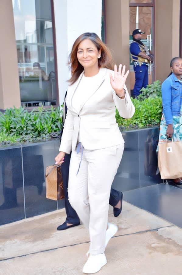 MaguyFela61490's tweet image. Joyeux anniversaire à l’honorable Benatar Chilufya ! Une femme de cœur, de vision et d’action. Merci pour votre engagement sans relâche pour la santé, l’éducation et le bien-être de notre communauté. Que cette nouvelle année vous comble de grâces ! 🎉🇨🇩 #RDC #LeadershipFéminin