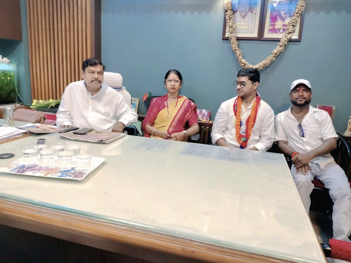 rahul3484's tweet photo. कटिहार से भाजपा के विधान पार्षद अशोक अग्रवाल जी कटिहार-63 विधानसभा क्षेत्र से वीआईपी पार्टी से उम्मीदवार सौरव अग्रवाल का खुले आम चुनाव प्रचार किए है ,में केंद्रीय नेतृत्व से आग्रह करूँगा इन्हें पार्टी से निष्कासित किया जाये
#BjP https://t.co/7b9uPPBmBj