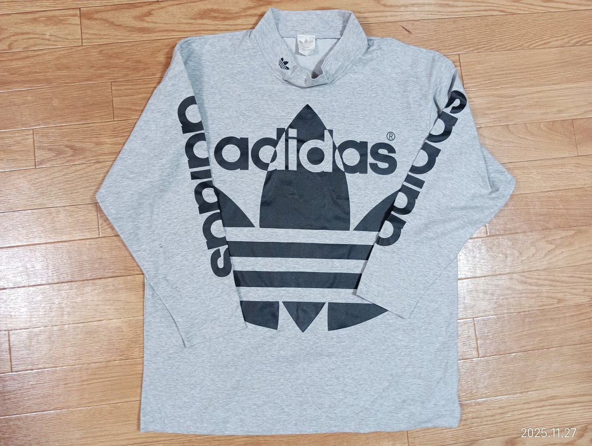 GURE石橋店です🎶 80〜90年代 デサント製adidasのゴージャスなロンT GURE石橋店です🎶 80〜90年代 デサント製adidasのゴージャスなロンT