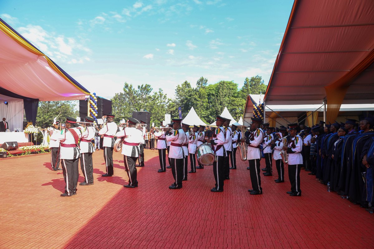 Krepublics2_'s tweet image. Research and innovation take centre stage as KCA University celebrates 24 outstanding students recognized for excellence in creativity and commercialization. These innovators embody the true spirit of Innovate, Elevate, Impact. #MadeByKCAU | #KCAU19thGraduation