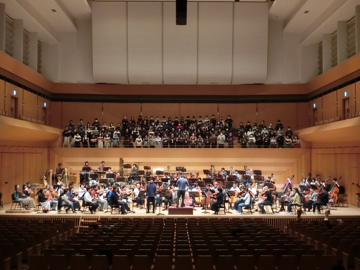 昨日のリハーサルから、武満徹：マイ・ウェイ・オヴ・ライフとプーランク：スターバト・マーテルの写真をどーん
山田和樹さん、加耒徹さん、熊木夕茉さん、東京音楽大学、ハルモニア・アンサンブルの皆さんと本日、明日！
今日は18時～当日券販売、明日は完売御礼、当日券なしです
お待ちしております