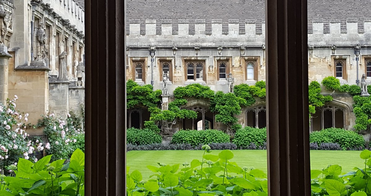 GabyLynch9's tweet image. O is for Oxford #AlphabetChallenge #WeekVForVowels 😊