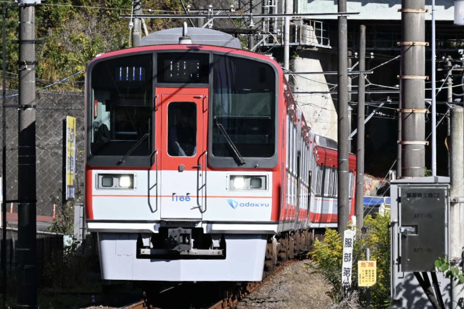 Rail710's tweet image. 2025.11.28
小田急1066F  赤い1000  箱根登山鉄道