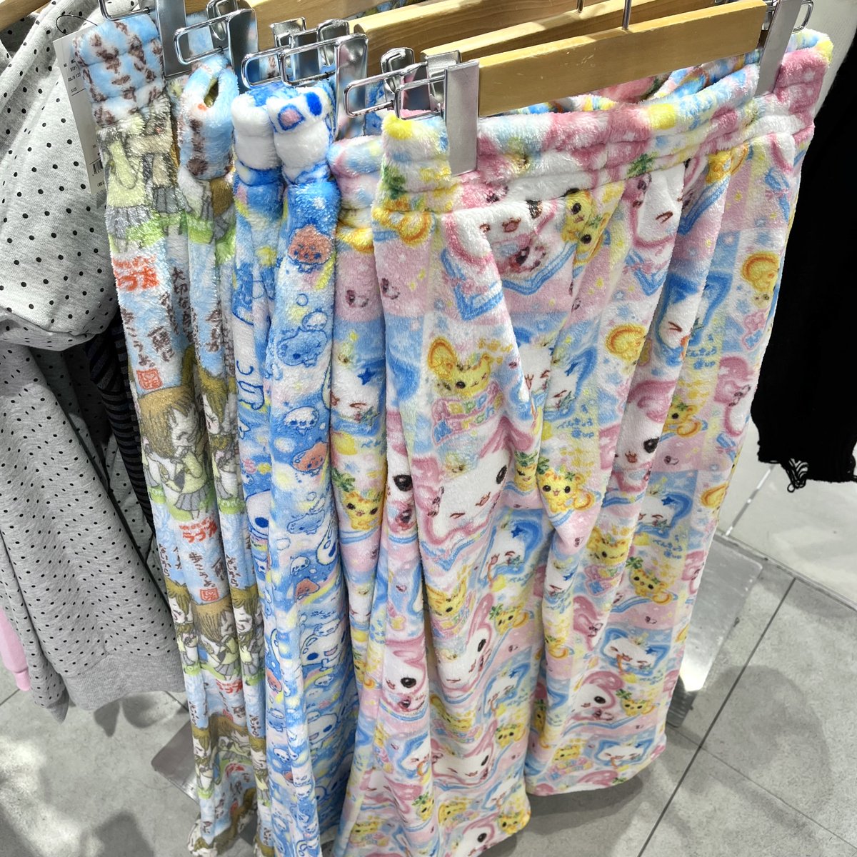 SHIBUYA109NET's tweet image. WEGOで今日から発売.ᐟ.ᐟ📣⋆˙⟡

カミオジャパン平成ファンシー × WEGOのコラボ商品🎵🍀

ラブ友やハッピーマーチ、あわわちゃんなど…🥹💖
平成女子はぜひチェックしてみてね⭐️⸝⸝꙳

✔︎ 7F WEGO

@WEGO_press