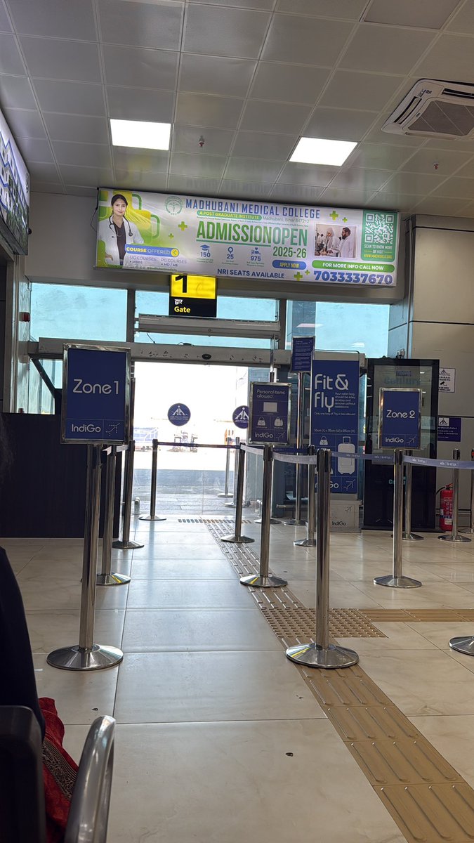 shashank_ssj's tweet image. I’m inside that. Waiting at Boarding Gate 1.
Why can’t I find any of your staff here?

This is gross negligence and against rules of @DGCAIndia.