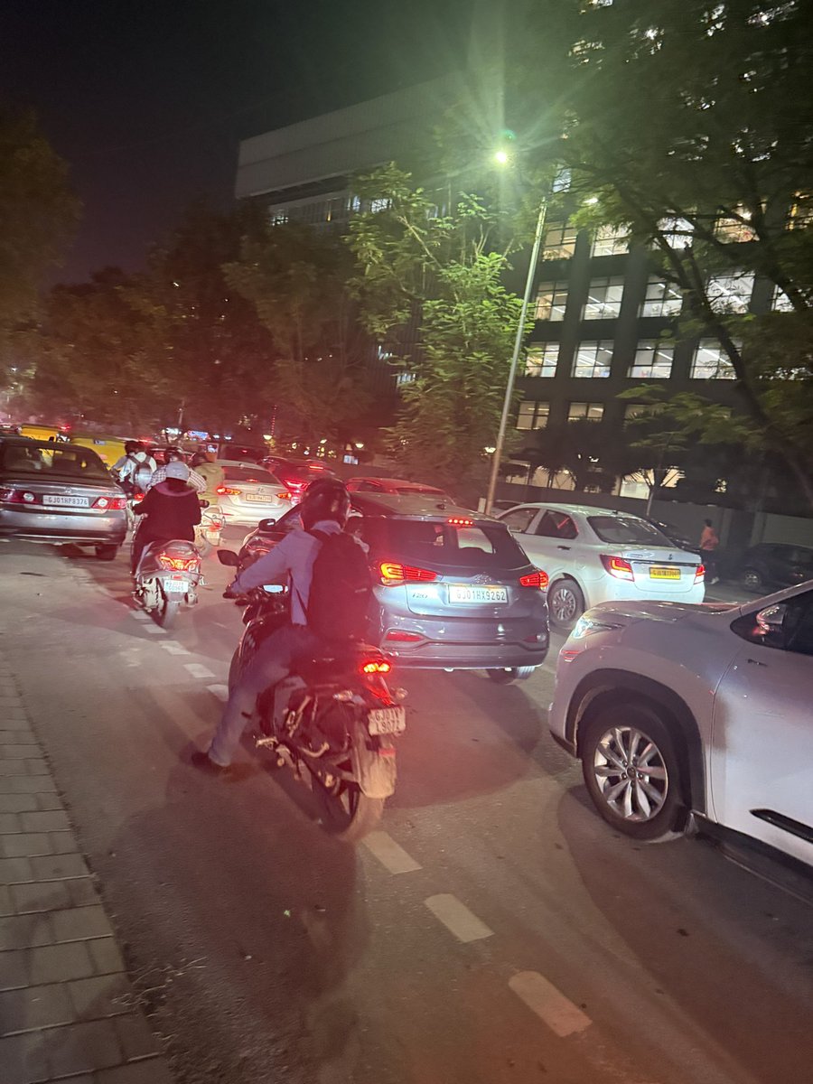 cecilaugustine's tweet photo. Makarba - Corporate Road And Vodafone office lane  has become chaotic—no real traffic rules, illegal parking everywhere, no patrolling, and pedestrians waiting forever at zebra crossings. Ahmedabad’s traffic is turning into a mess @AhmedabadPolice  @dgpgujarat @CMOGuj https://t.co/Dpp3t4tYM6