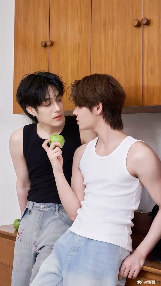 venezaa's tweet image. ห้ะสิ่งนี้คืออะไรอะทุกคนนนน กูอยู่ไม่ได้แล้ววววว ไม่ไหวใจบางกว่าผมบนหัว