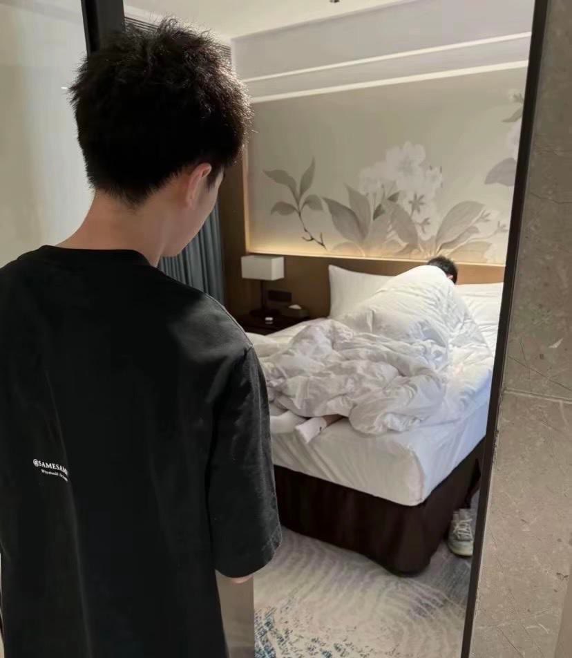 喝了，舔了，让我看着别人操她，操完我清理